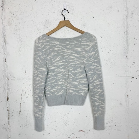 A&F Abercrombie & Fitch Fuzzy Soft Zebra Print Cardigan Sweater Size Small - Picture 8 of 9